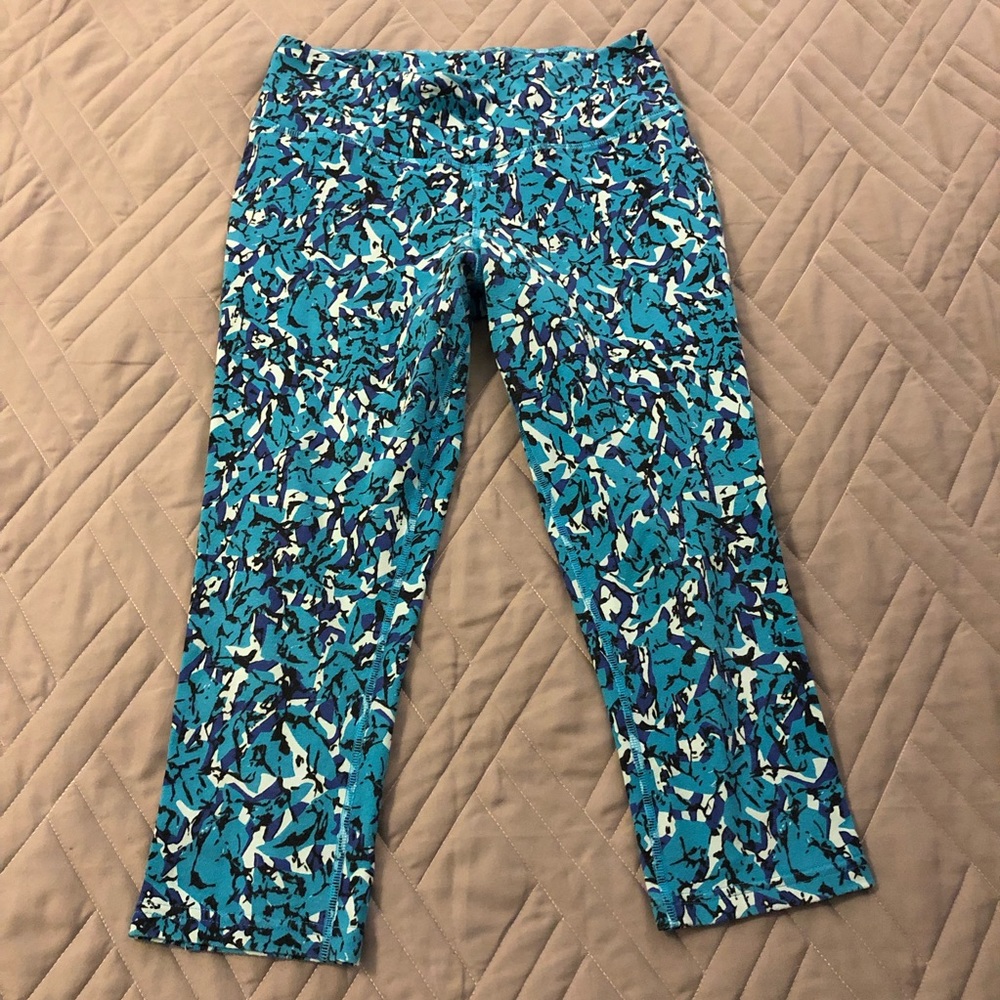 Nike Dri-Fit Leggings - shin length (capris)